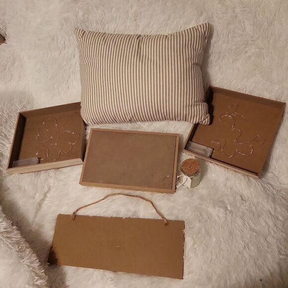 Bundle of brand new light up signs and 2 pictures and a candle, and a pillow - Picture 4 of 16